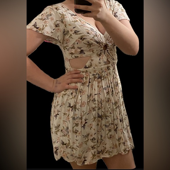 Beautiful white dress size medium OBO - Picture 2 of 2